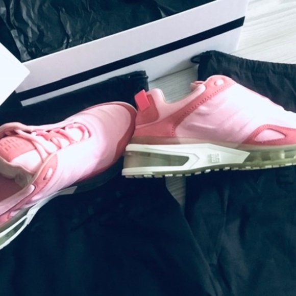 100% Authentic Givenchy Light Runner Sneaker Pink Bubble Gum Size 40/9.5 - Picture 2 of 12